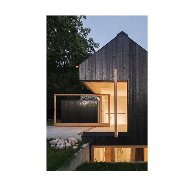 #buerowagner .
.
.
.
.
#ammersee #architektur  #design #archilovers #beton #cabin #haus #pivotdoor #home #arquitetura #minimalism #architect  #holzfassade #cabininthewoods  #instaarchitecture #architecturelovers #wabisabi #arch #concrete #blackisthen