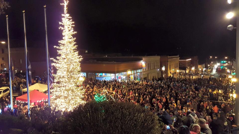xmas_paradeHR_KrisKendall.jpeg