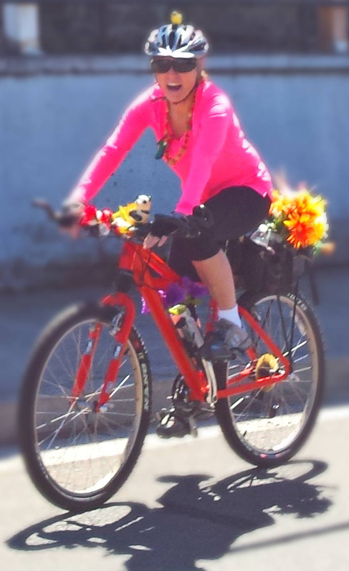 Cool pink bike lady with a bird on top. I think she was with the pink dog family, but who knows? What counts is that we're in it together.