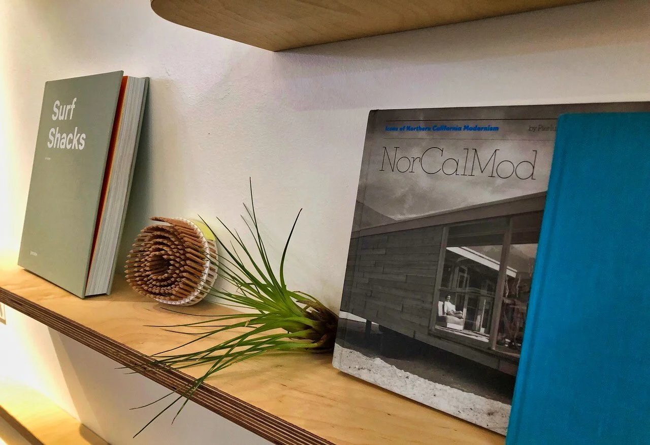 bookshelf-tweaked.jpeg