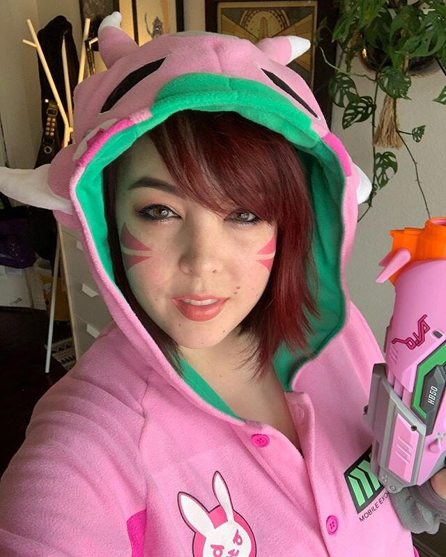 Getting ready for the @armageddonexponz Virtual Cosplay Contest stream at 6 PM PST! I&rsquo;ll be hanging with @ridd1e and more, come see some awesome cosplays!