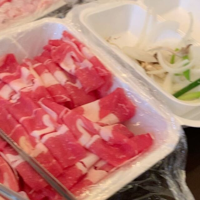 My weekend highlight was out at-home KBBQ! Found a dope grill/stove online and our local @shikdorakkbbq is doing takeout! We got 5 lbs of meat and a ton of banchan (though turns out, still not enough rice paper LOL). Set up and clean up was super eas