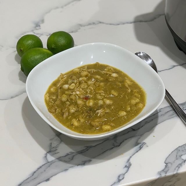 Chicken chile verde for weekend lunch! Popped a crap ton of peppers, a whole chicken and some tomatillos in my InstantPot and then used my stick blender (after removing the chicken to shred). Added some hominy and fish sauce and we good to goooo. Rec