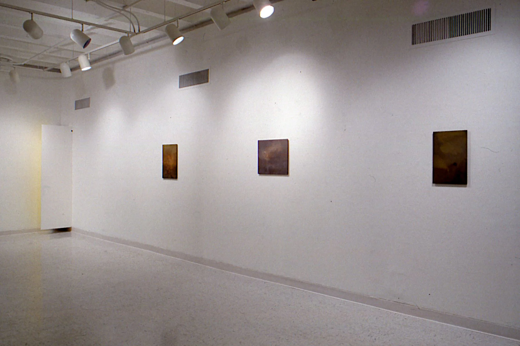 1983. Cal State LA inst. 2 adjusted columns, wall, false column, 8'x35'x45'approx.