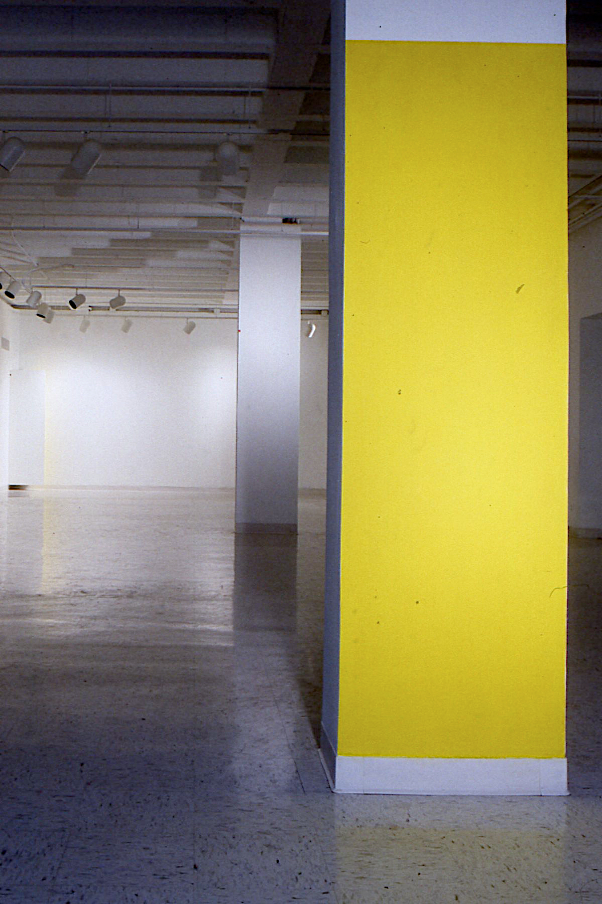 1983. Cal State LA inst. 2 adjusted columns, wall, false column, 8'x35'x45'approx.