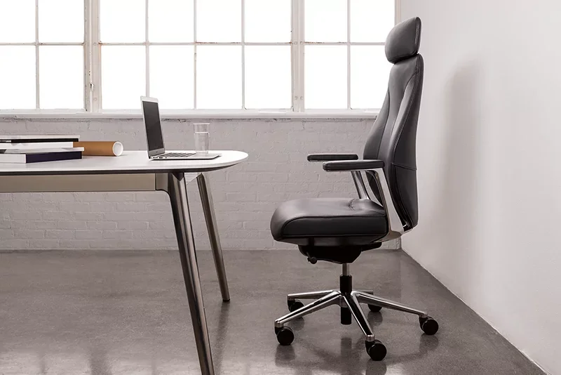 Unity6972_Desk.webp
