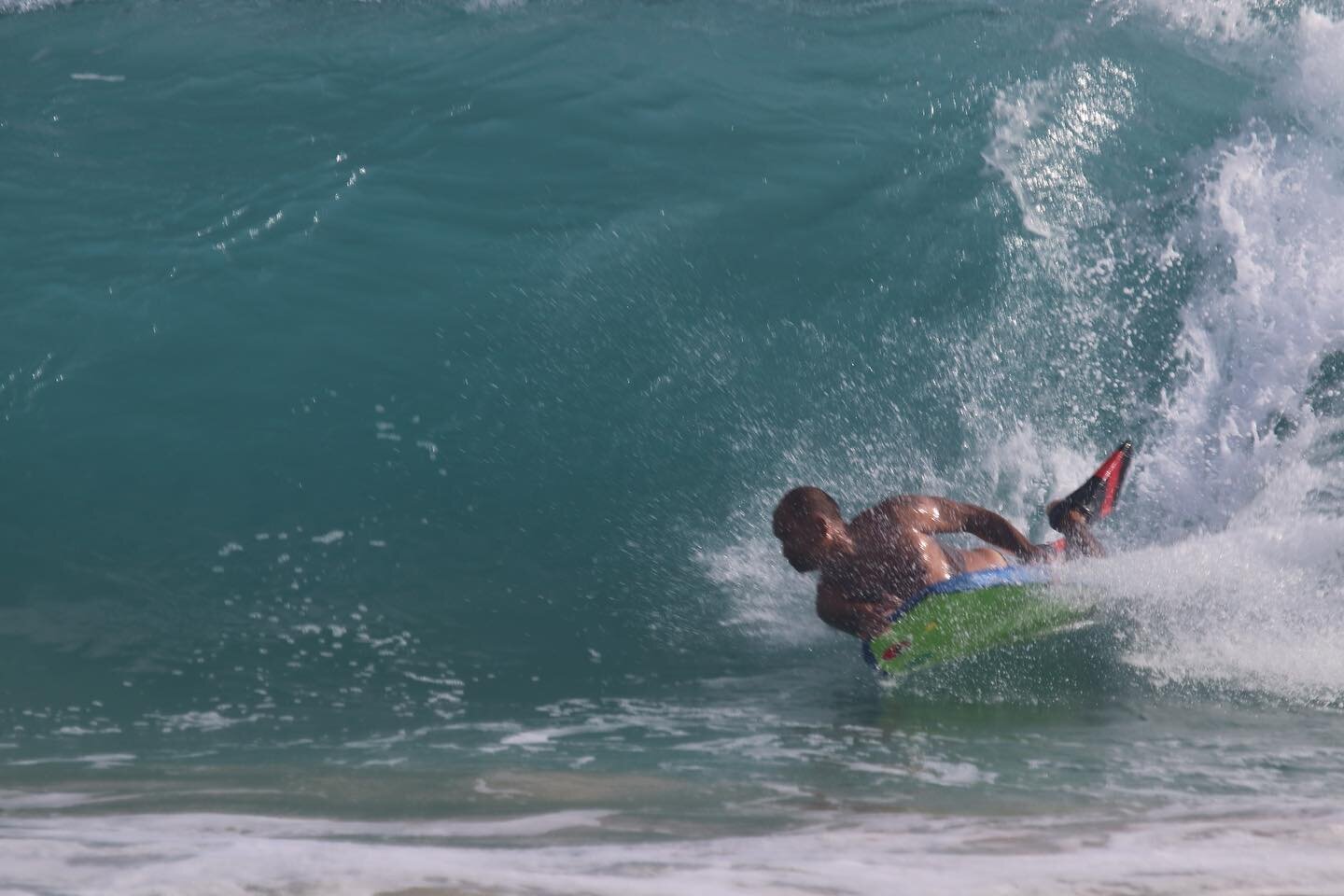 On it!! #getthat #letsgo #seeyouinthepit #secretspot #sandys #shorebreak #happyplace 
.
.
.
.
.
.
.
.
#sandybeach #bodyboards #bodyboard #bodyboarding #bodysurf #yuccafins #forward #bigkahunawatersports #hawaiianlineinternational #cutties #cut #cutit