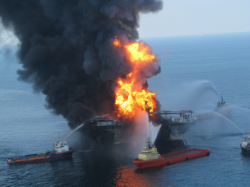Deepwater+Horizon+oil+rig+ablaze.png