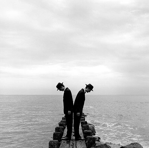  Rodney Smith  Twins Leaning Outward on Dock no.1, Sherwood Island, CT  1997 Silver gelatin print 26.70 x 26.70 cm (image) Edition 1/25 