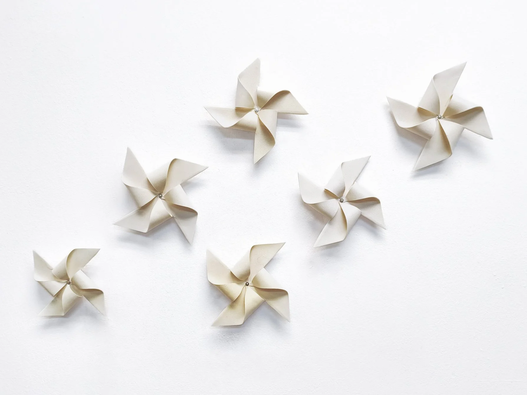  Shane Ng A Breeze in Passing 2026 Porcelain clay and various metals Dimensions variable Installation view 