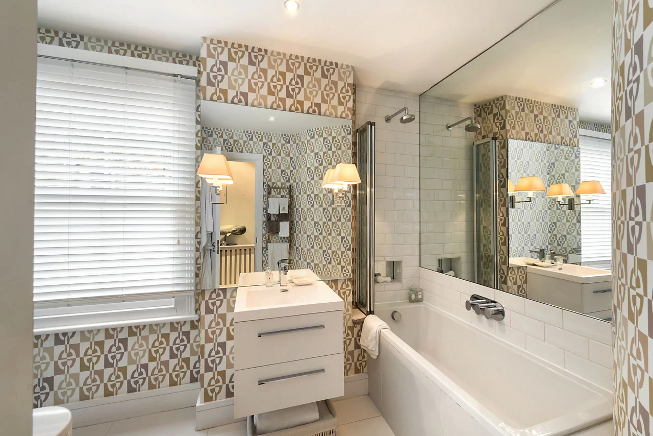 169 Chesterton Road Bathroom.jpg