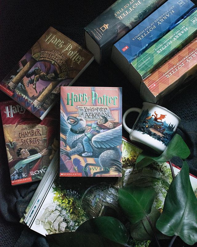 &ldquo;There are some things you can&rsquo;t share without ending up liking each other, and knocking out a twelve-foot mountain troll is one of them.&rdquo; .
Is anyone else participating in the 
#queensgotohogwarts HP reread? I&rsquo;d been thinking