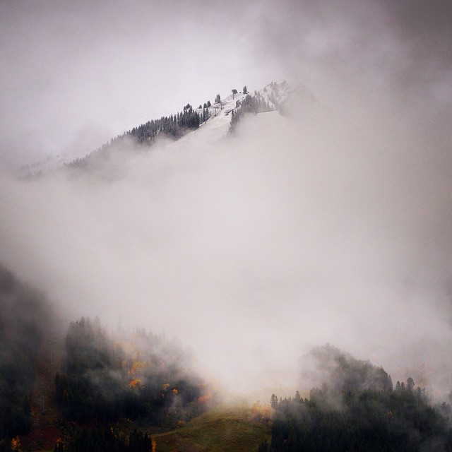 " The clouds parted to reveal a snow covered Loge Peak at #AspenHighlands. 📷 by @ozskier" - @aspensnowmass