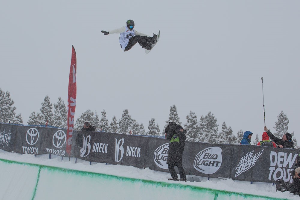Iouri Podladtchikov Takes Third Place in Snowboard Superpipe | Dew Tour Breckenridge