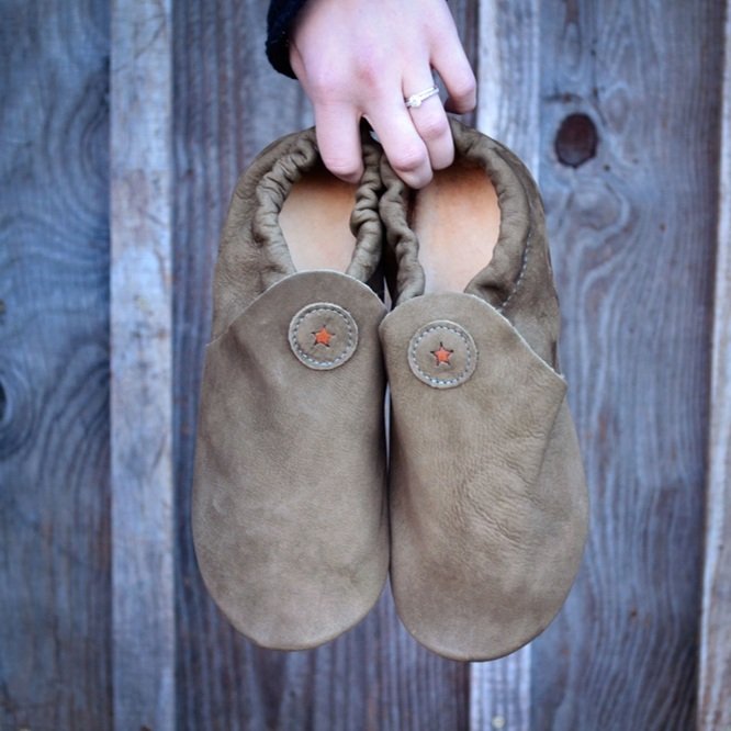 Roo Moccasins Grounded Via Leather Soles