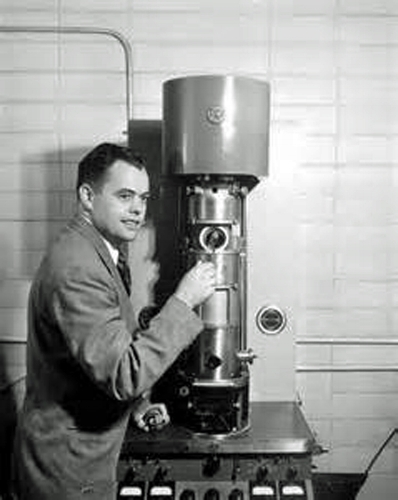 Dr James Hillier with his Electron Microscope.