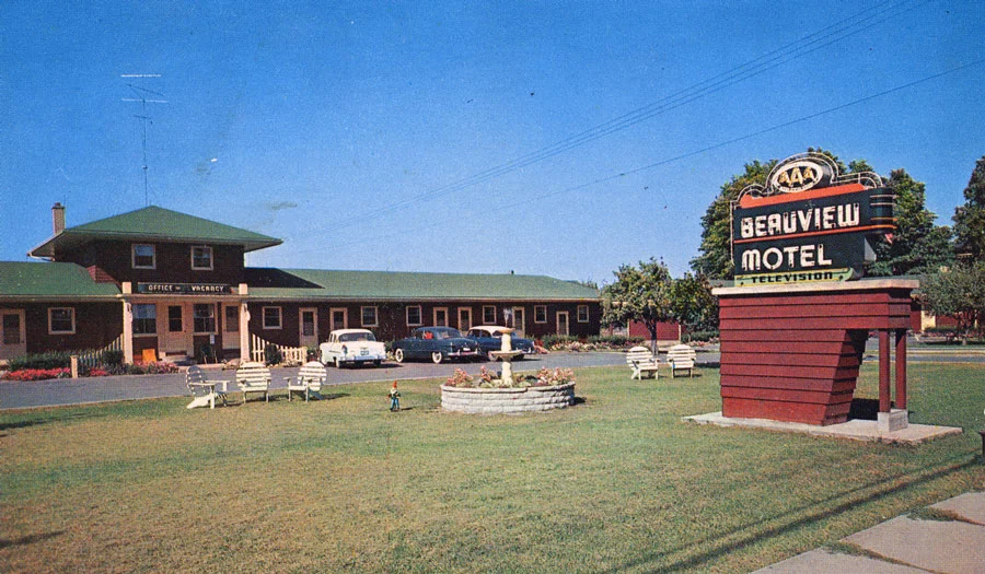 Beauview Motel, the first motel in Brantford, opened by H Sumler on Colborne St E. For years it was known as the Twin Gates Motel. It is now known as the Galaxy Motel. Image courtesy of the Brant Historical Society