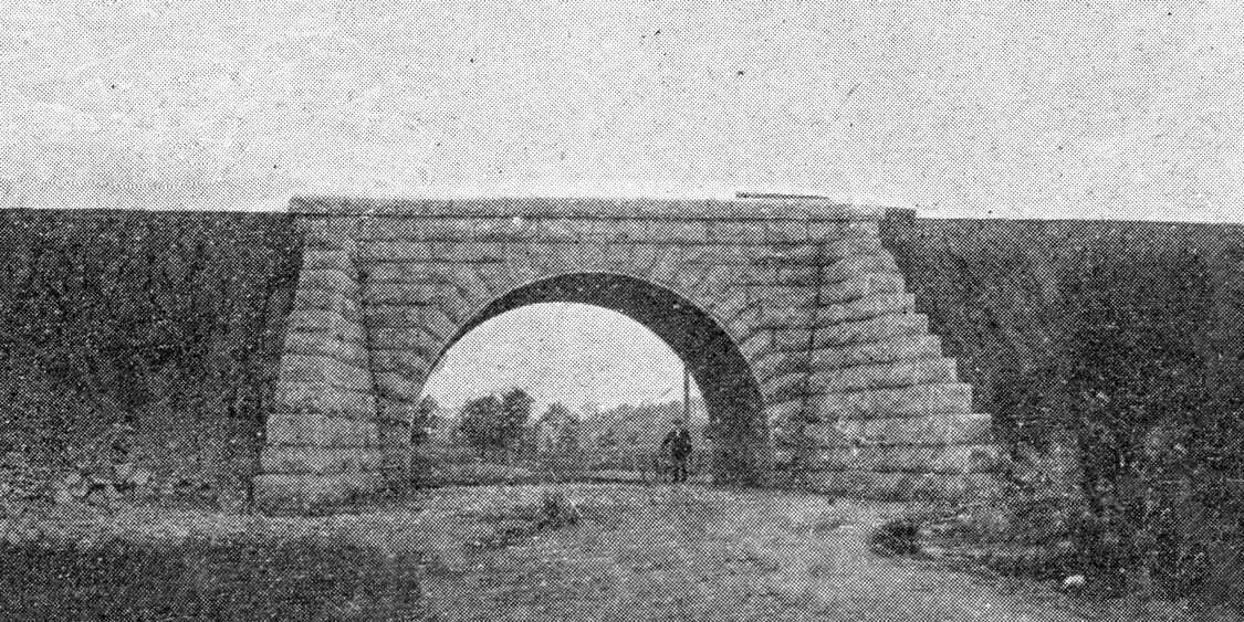 Railway Subway. This subway is the Murray Street subway and is the same that was located on Clarence Street until it was replaced in 1963.