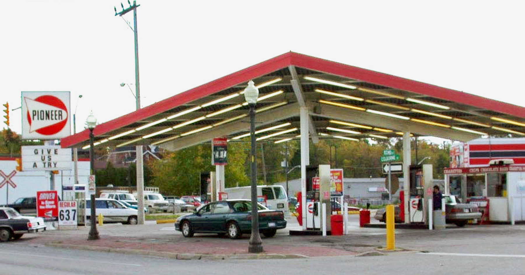 ioneer Gas Bar, 281 Colborne St. This distinctive canopy covered the gasoline pumps between 1966 and 2012. Image courtesy of the Brant Historical Society