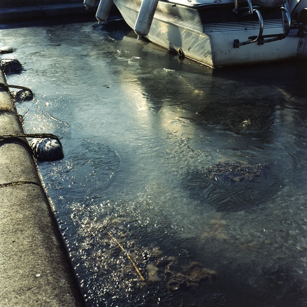 “Keppyou (freeze over)” : Standing at the lakeside, the morning after a freezing night. 