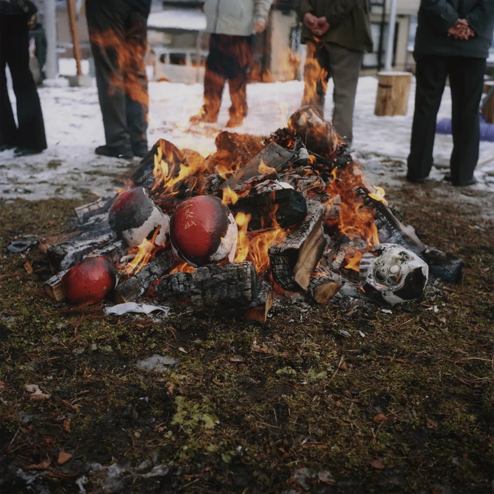 “Dondo-yaki ( a bonfire ceremony)” : Sending the holy spirit off to heaven with gratitude. 
