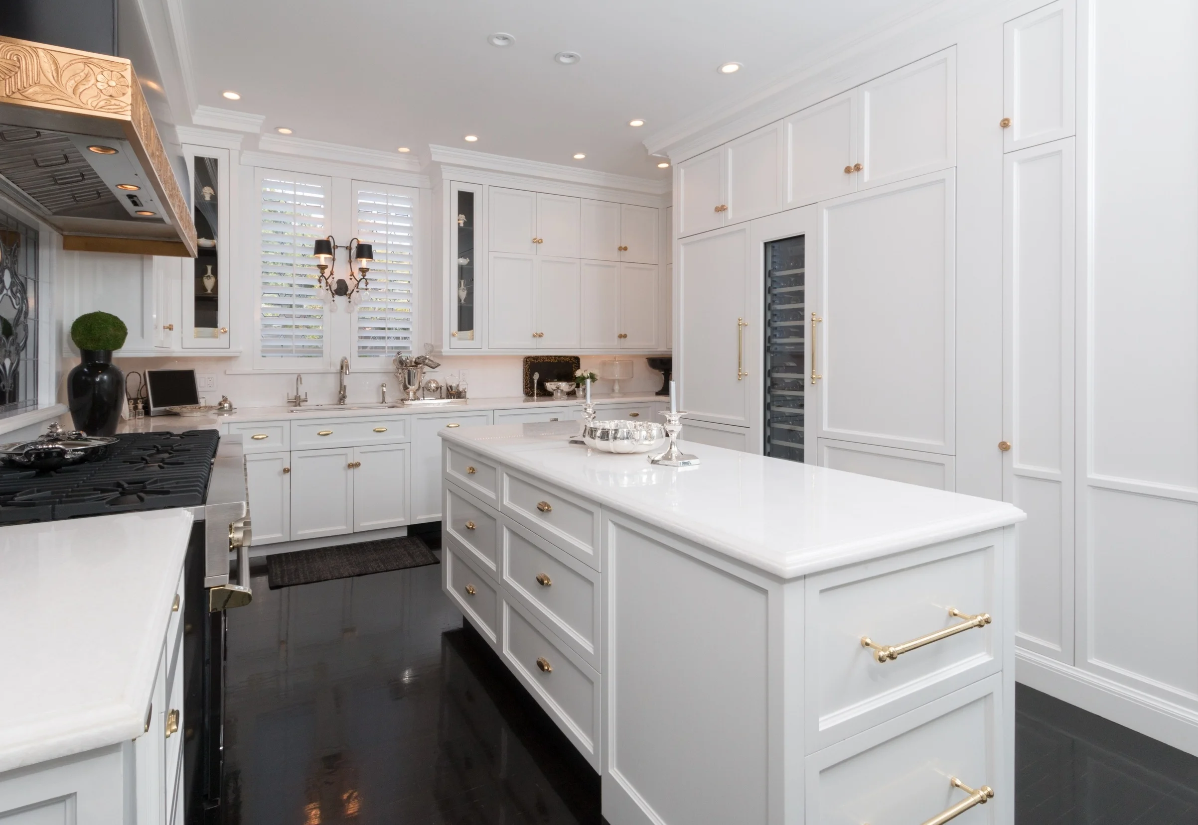 Devoted to the art of fine craftsmanship, Bay Design & Build, Inc. lends expertise and artistry to every carpentry project. Specializing in construction and renovation, we fashion exceptional spaces combining both style and function.
