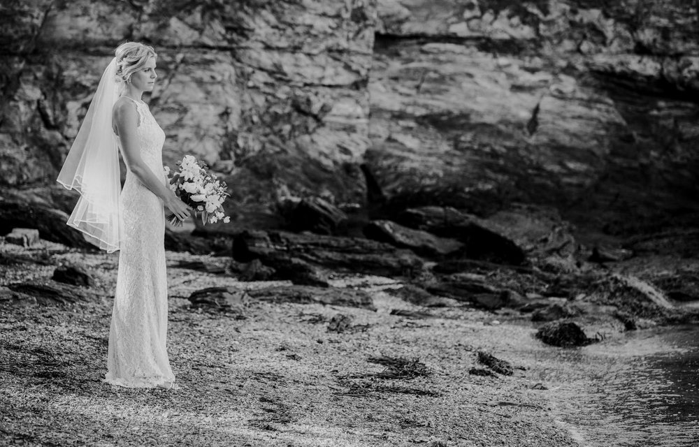  A bride waits at Diamond Cove 
