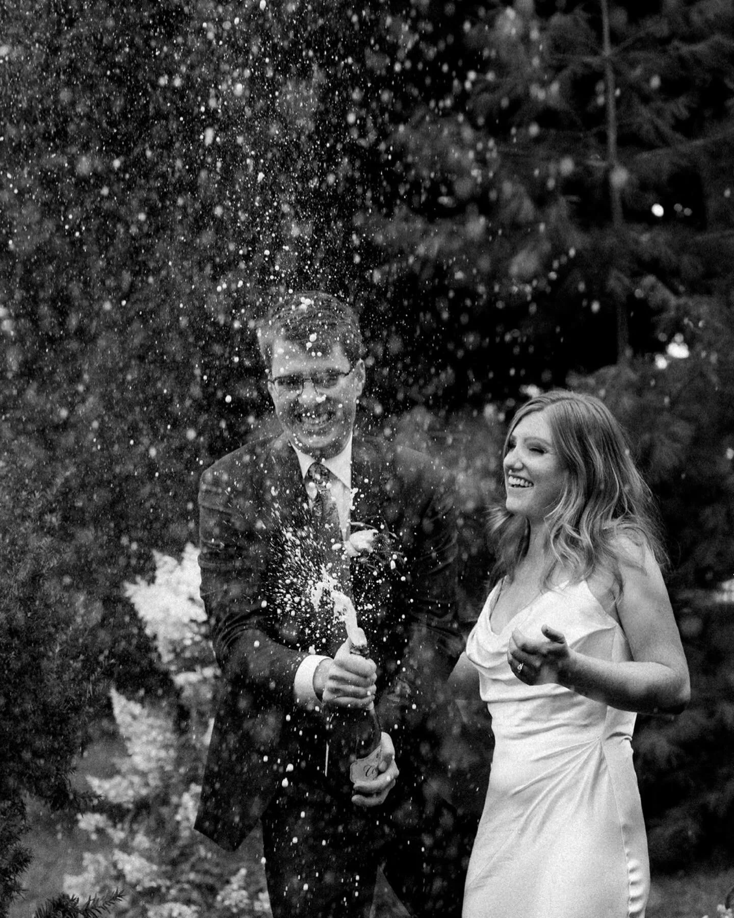 We just had the best day this past weekend with T+S, it felt like we were hanging out with friends all day, which is honestly how every wedding this year has felt. So lucky that the best couples always find us every year! A few favorites for now! ✨

