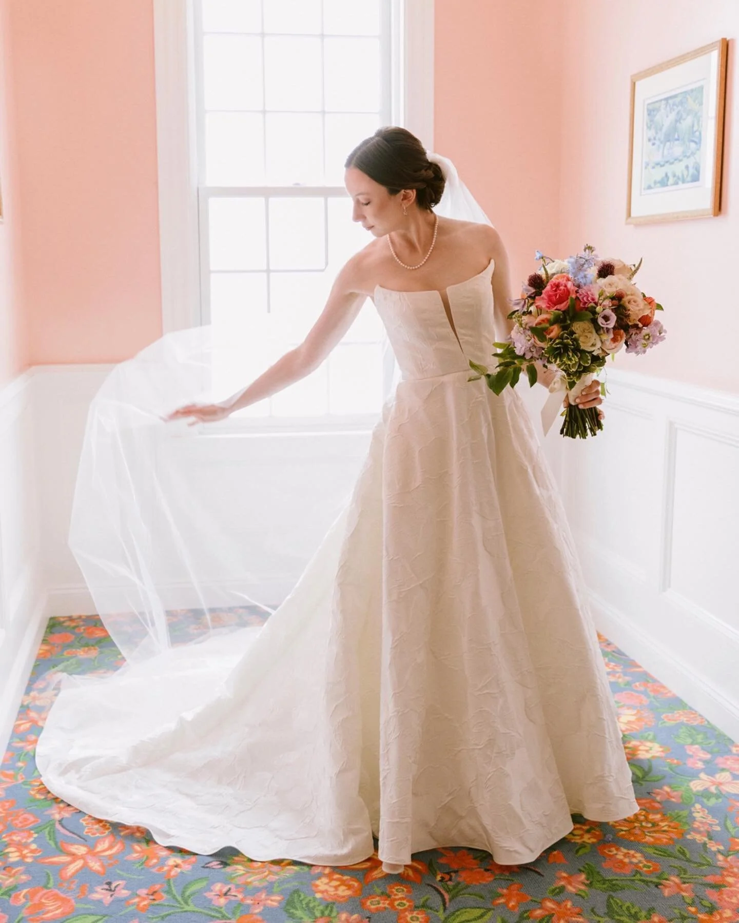 In late September we met S+E for their lovely wedding weekend in Kennebunk and had the best time documenting them. We had not met them before the wedding but ended up talking a lot about all of our cats and Taylor Swift so pretty perfect clients in m