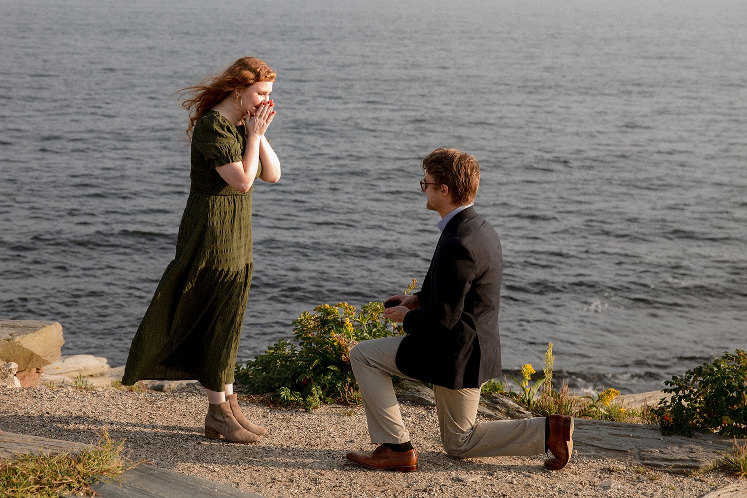 a man proposes to his girlfriend down on one knee