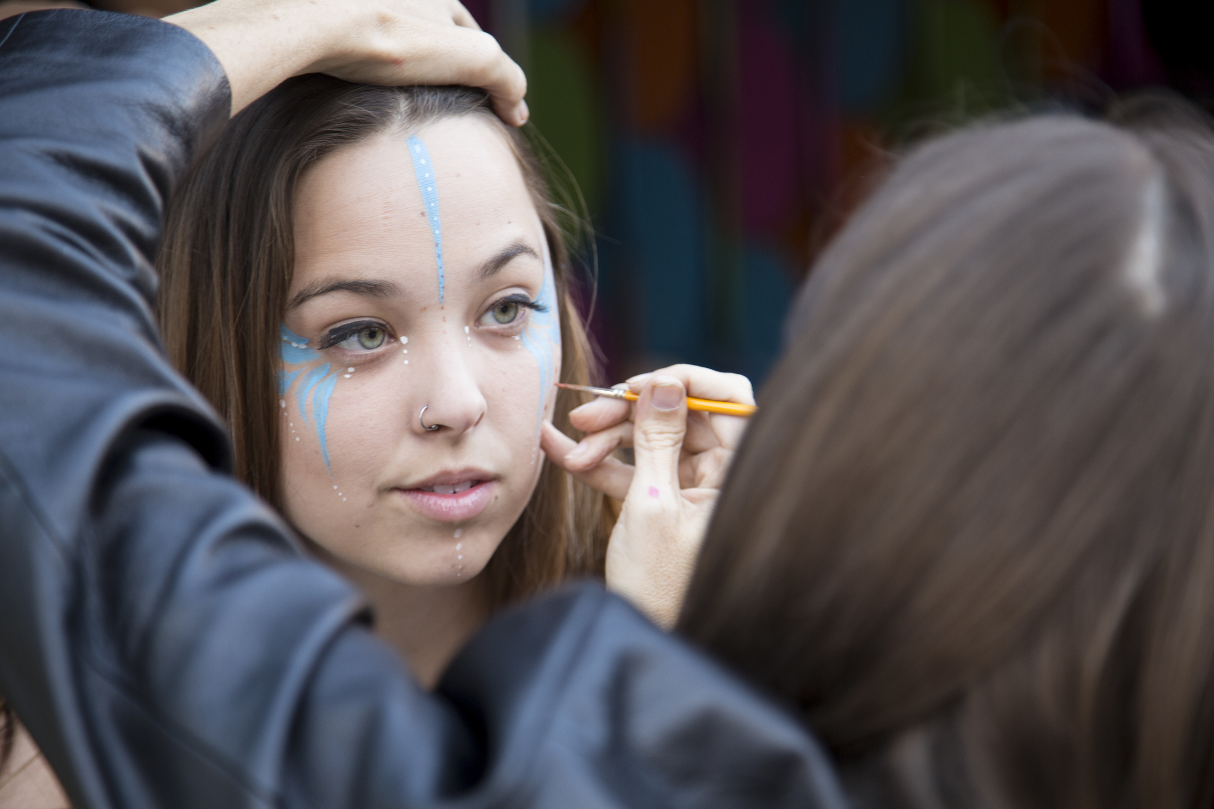  Face painting 