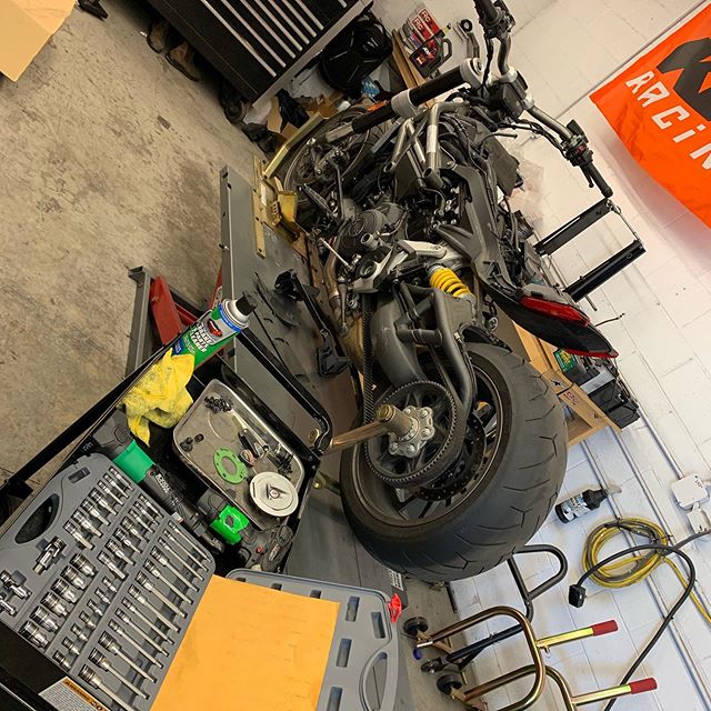 Sunday fun day ... Dr. is here and ready to operate. Ducati Xdiavel full carbon install. #ducati #xdiavel #cruisermotorcycle #cruiser #sport #motorcycle #bikelife #performance #operation #readyforsummer #eurobike #bikersofinstagram #socal #shoplife #