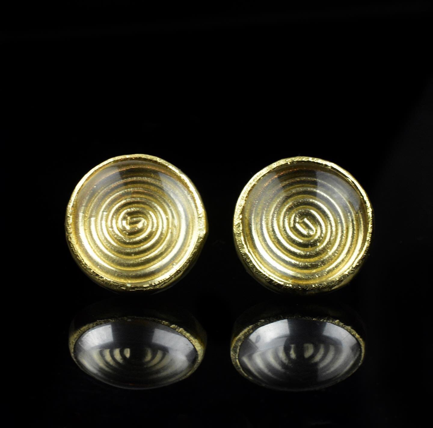 A real favourite of ours! 🌀

Shield earrings with ancient yellow gold spirals under a Rock crystal cabochon. These catch the light so beautifully and are so easy to wear! 

Available on our website and @craftnigallery