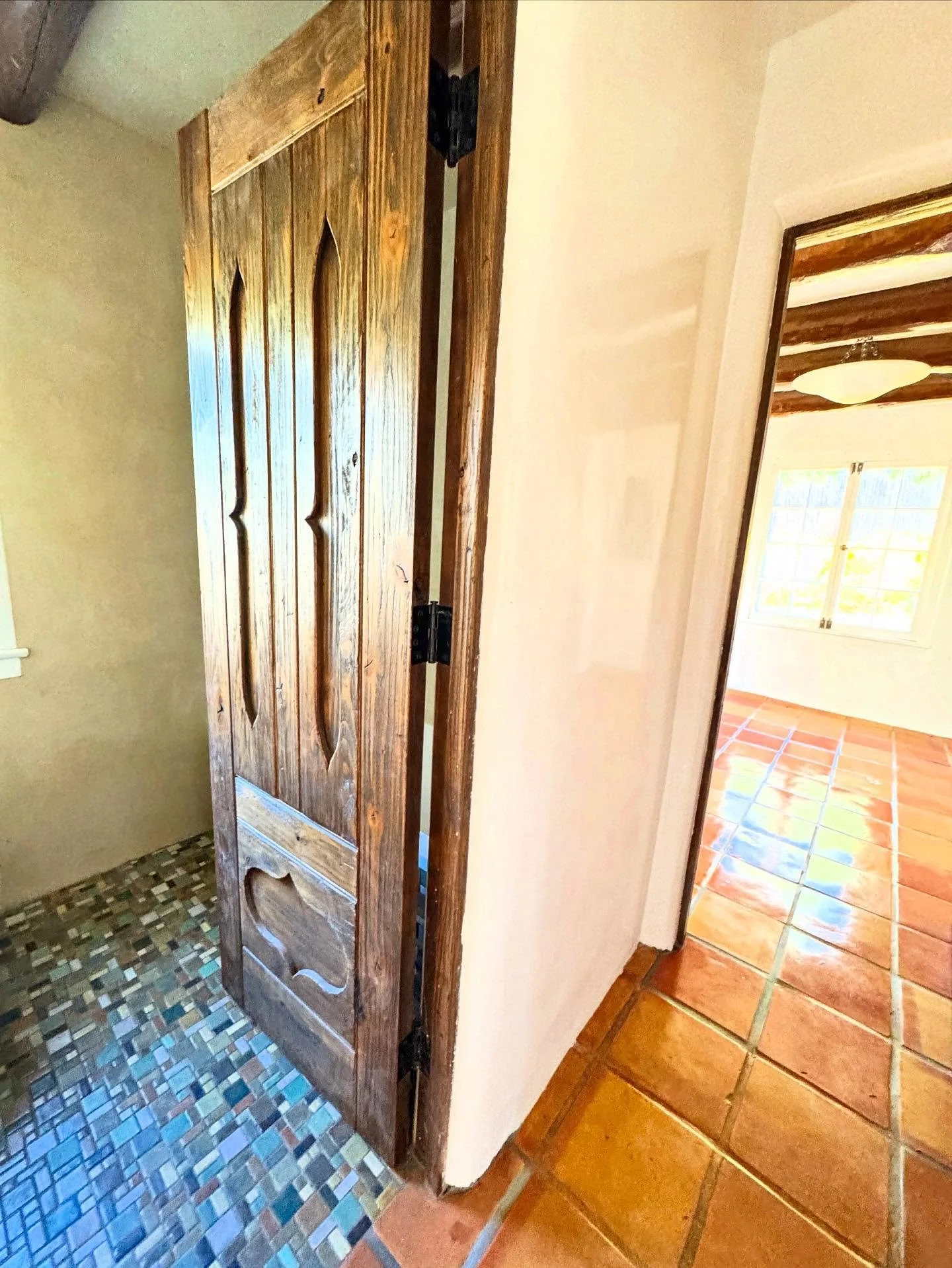 🏡✨ Ever wondered how a design comes to life on the jobsite? 

We absolutely love our jobsite visits! They&rsquo;re not just a check-in; they&rsquo;re a chance to ensure every detail aligns perfectly for a seamless design. This stunning guest house o