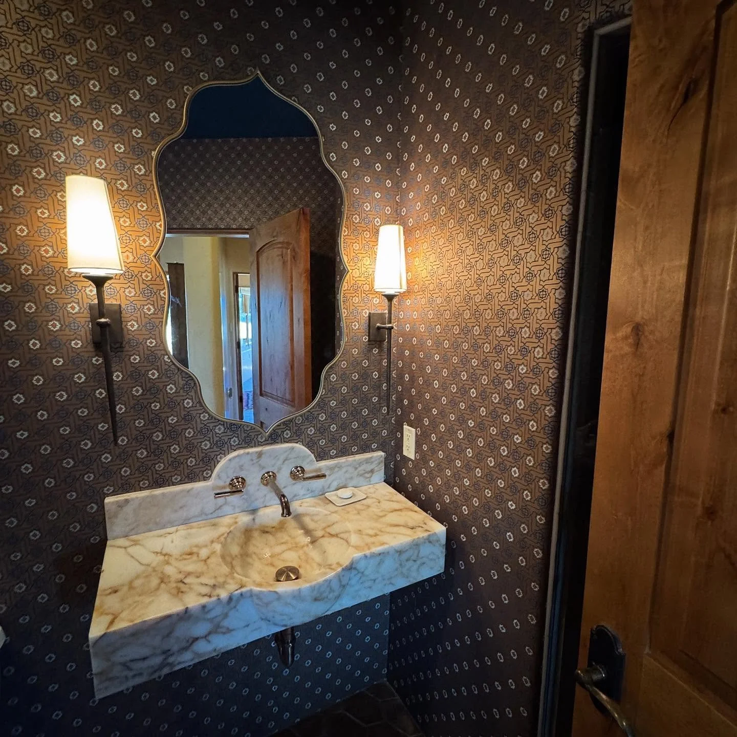 ✨ Ready to elevate your powder bath game? 🛁💫 Dive into the world of luxurious design with our latest Moroccan-inspired space! This stunning oasis combines rich aesthetics with ultimate comfort, featuring a striking Calcutta gold floating sink, eleg