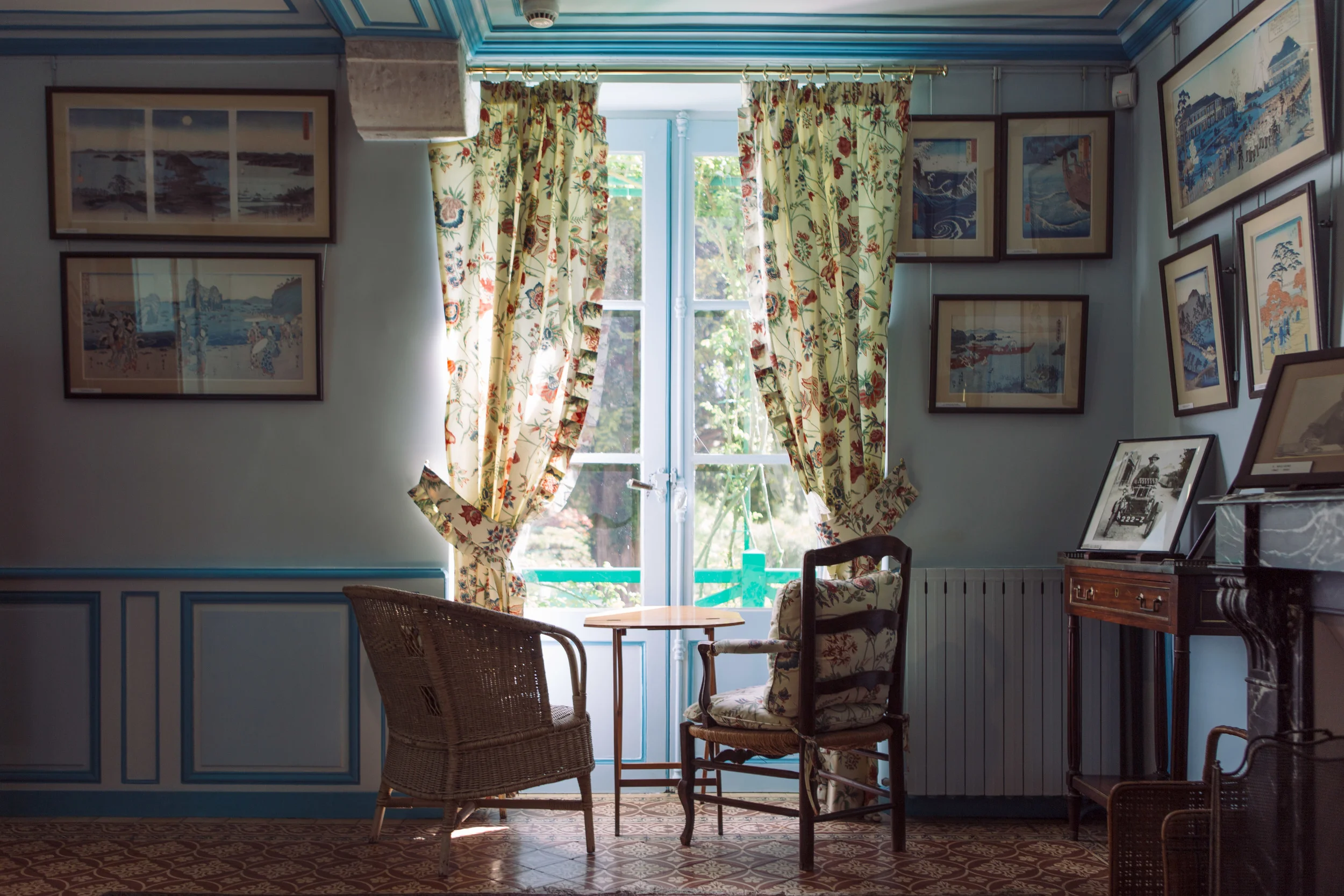 Blue sitting room