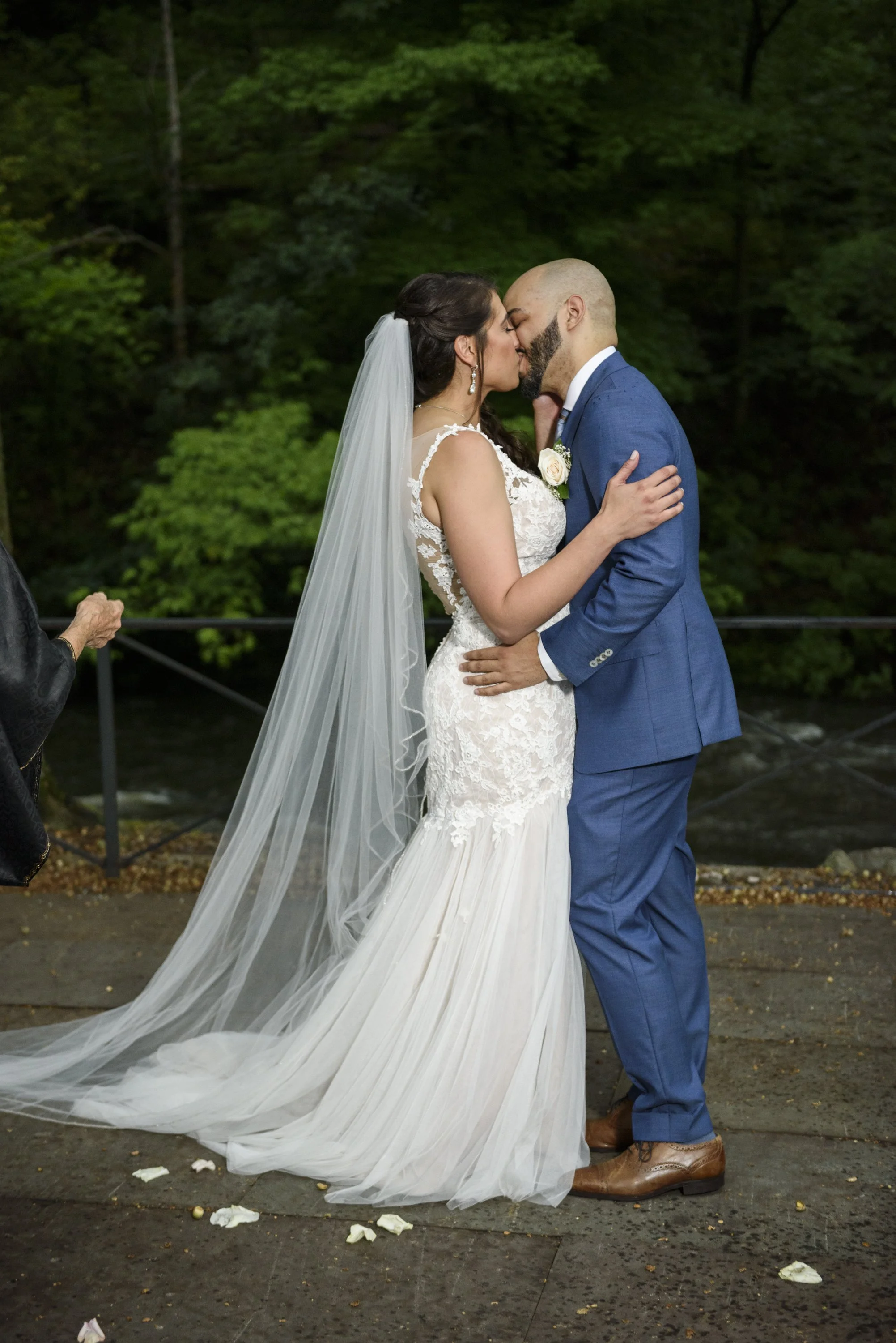 WeddingAllie&Ariel_by_RominaHendlin_083.jpg