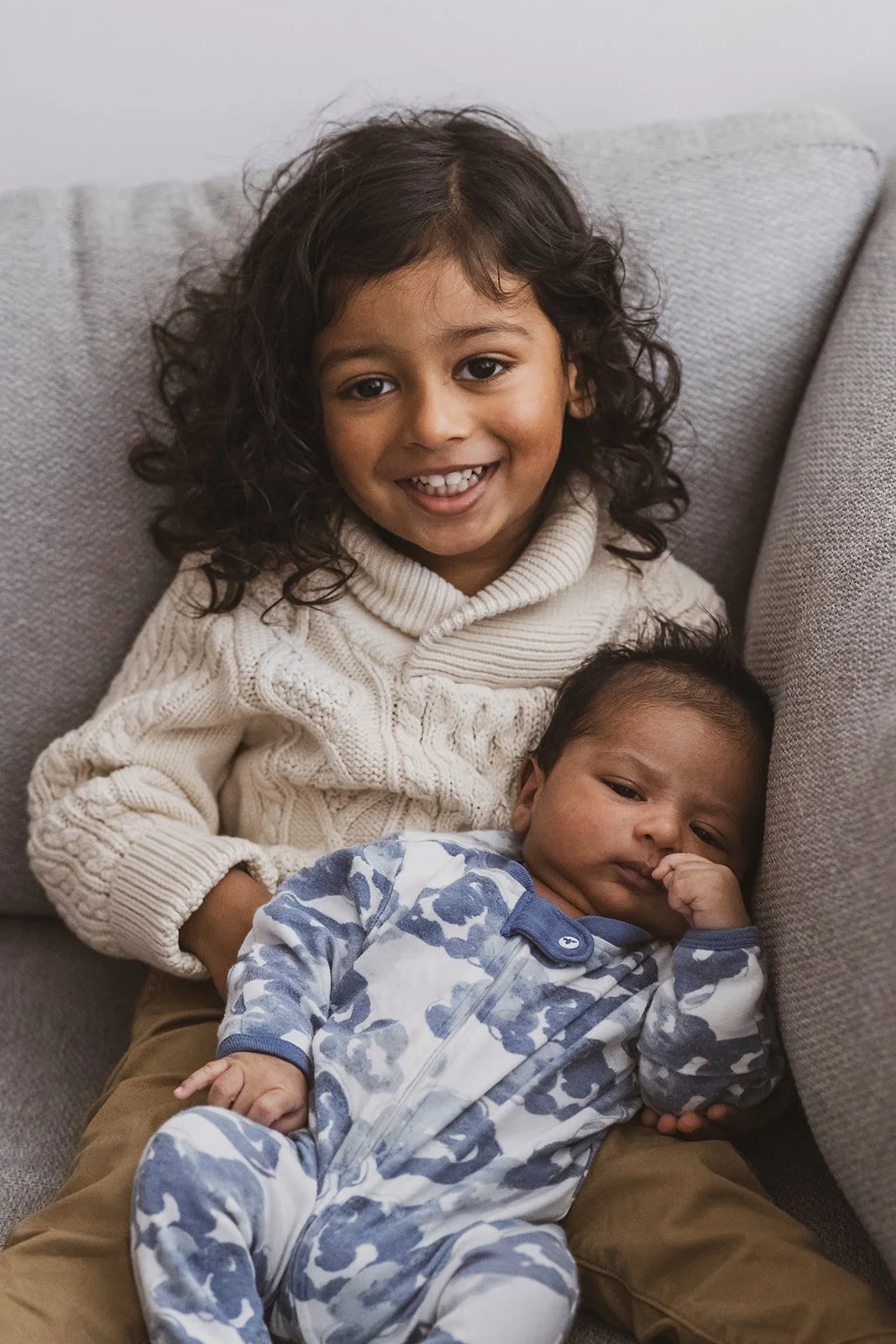 Family_Aditi_Nithin_Anik_Ayaan_by_RominaHendlin_152_websize.jpg