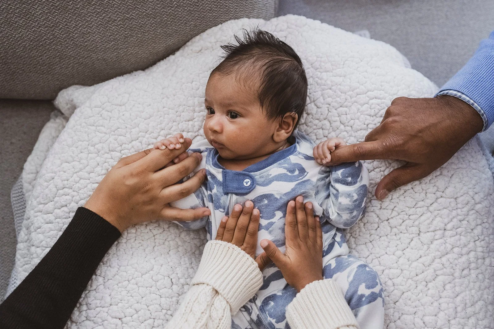 Family_Aditi_Nithin_Anik_Ayaan_by_RominaHendlin_170_websize.jpg
