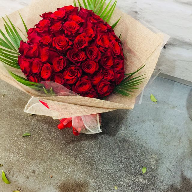 70 beautiful roses! 
#flower #floral #floralsplendour #minto #mintomarketplace #basket#mothers #mothersday#family#love#like