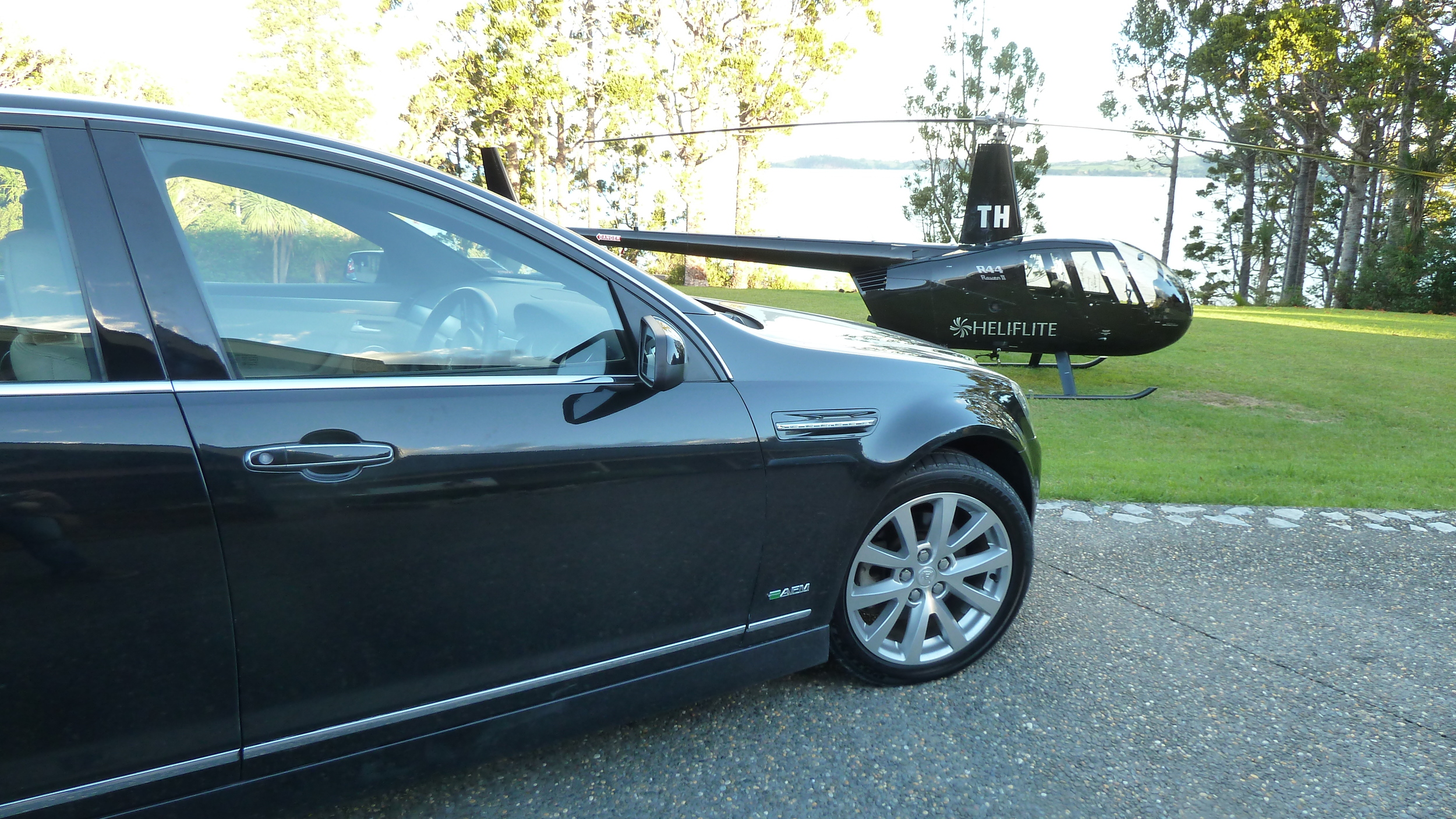 Holden Caprice & R44