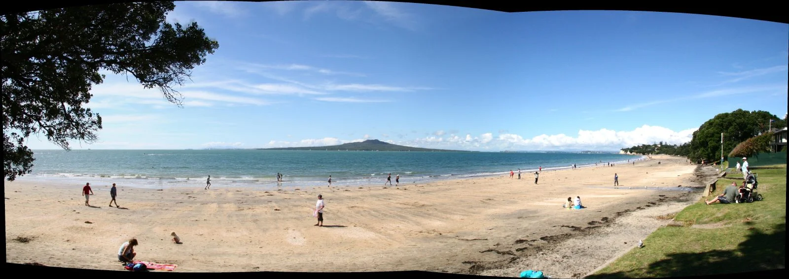 Takapuna Beach.jpg