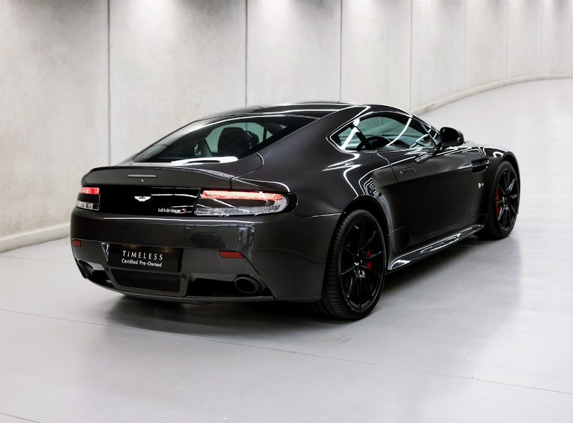 Aston Martin V12 Vantage 