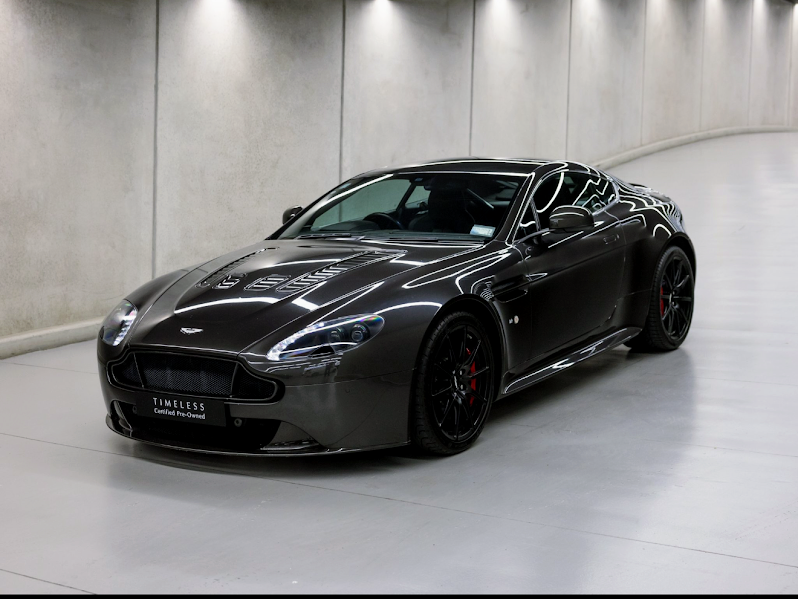Aston Martin V12 Vantage 