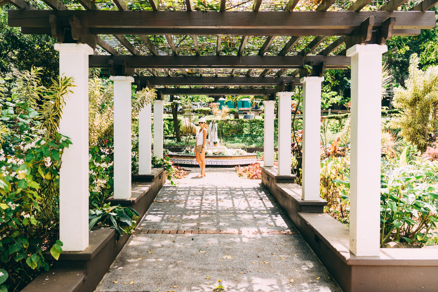 The walk into the Portuguese gardens 