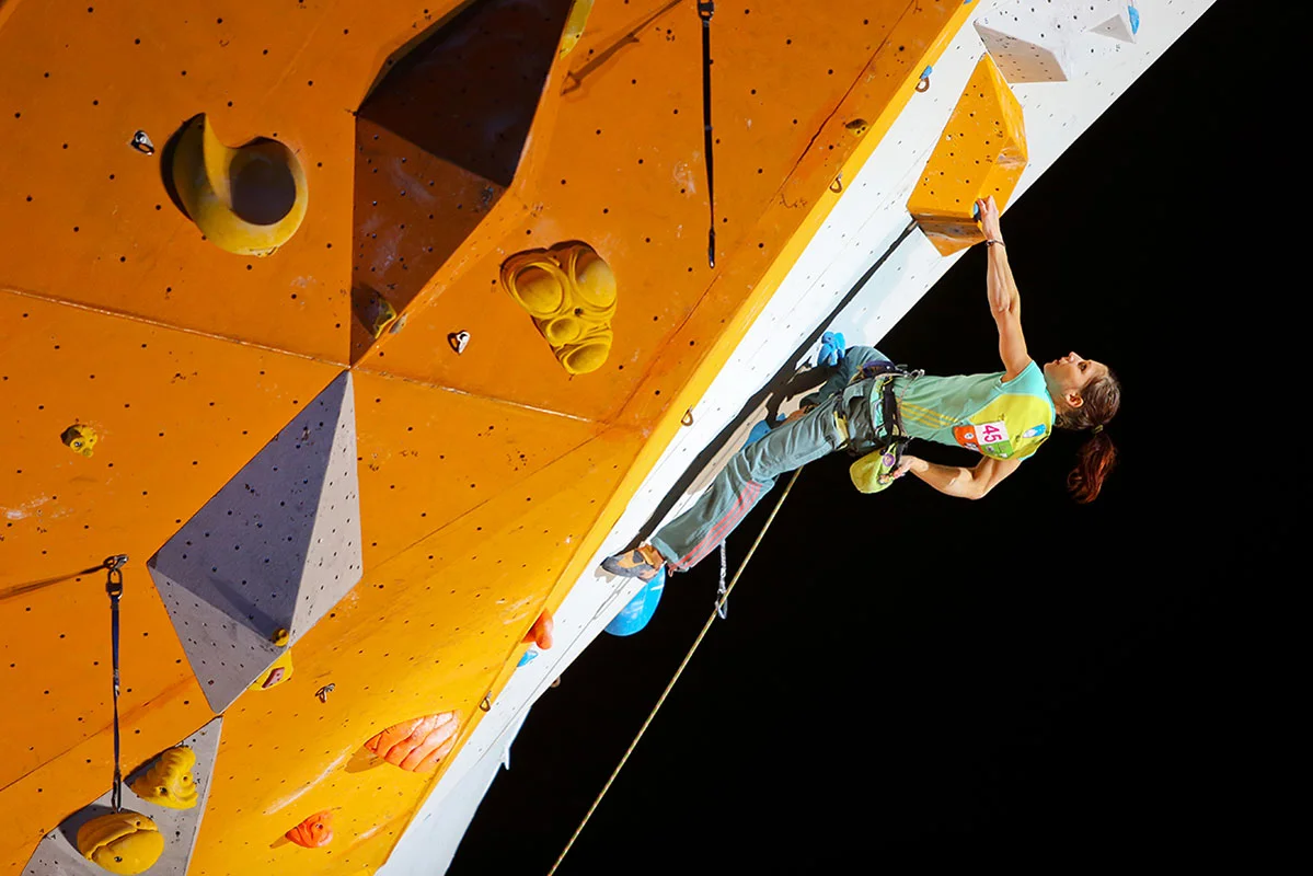 XQ7A0946 Mina Markovic chalking up, final .jpg