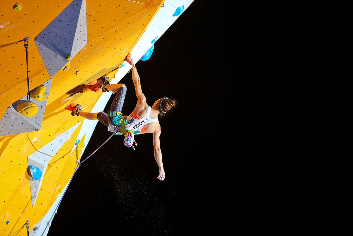XQ7A1008 Jain Kim shaking out in the Women's final.jpg