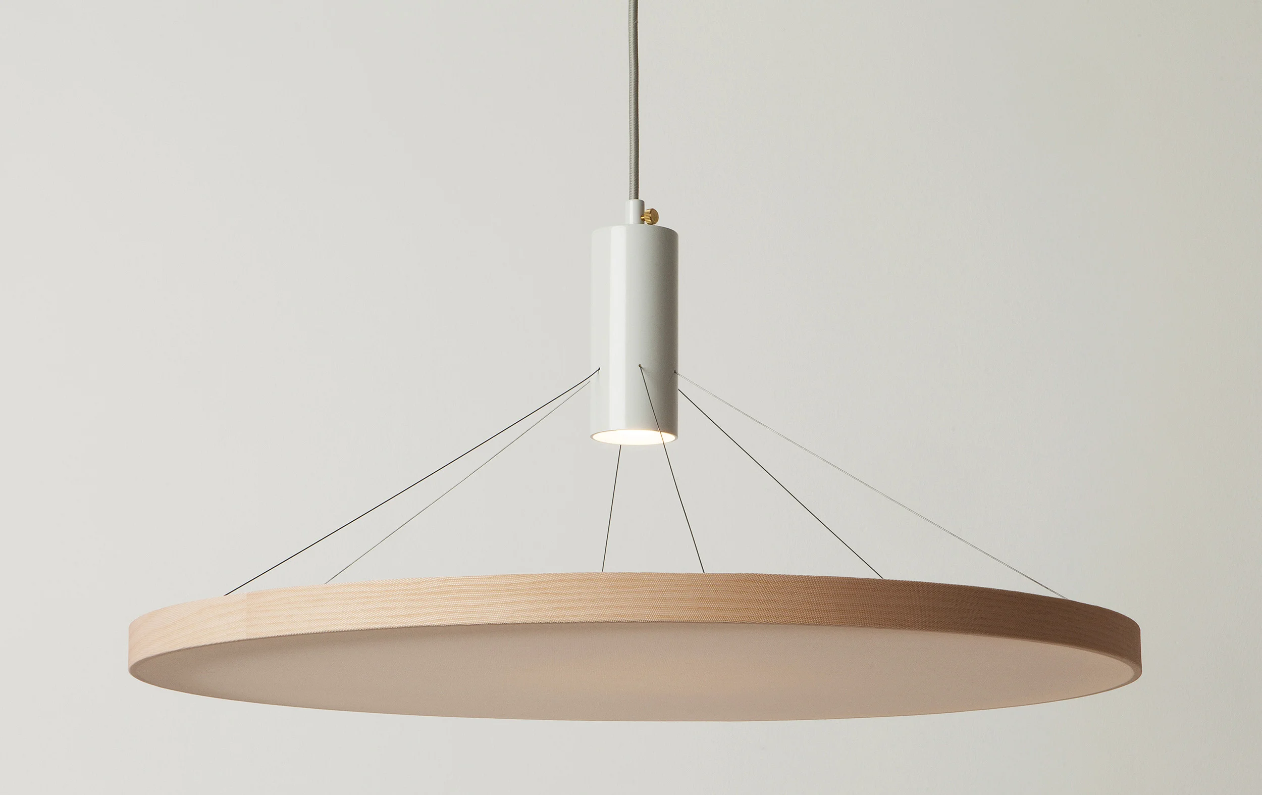 spitsberg_hanging_lamp_nude_greybackground_S03.jpg