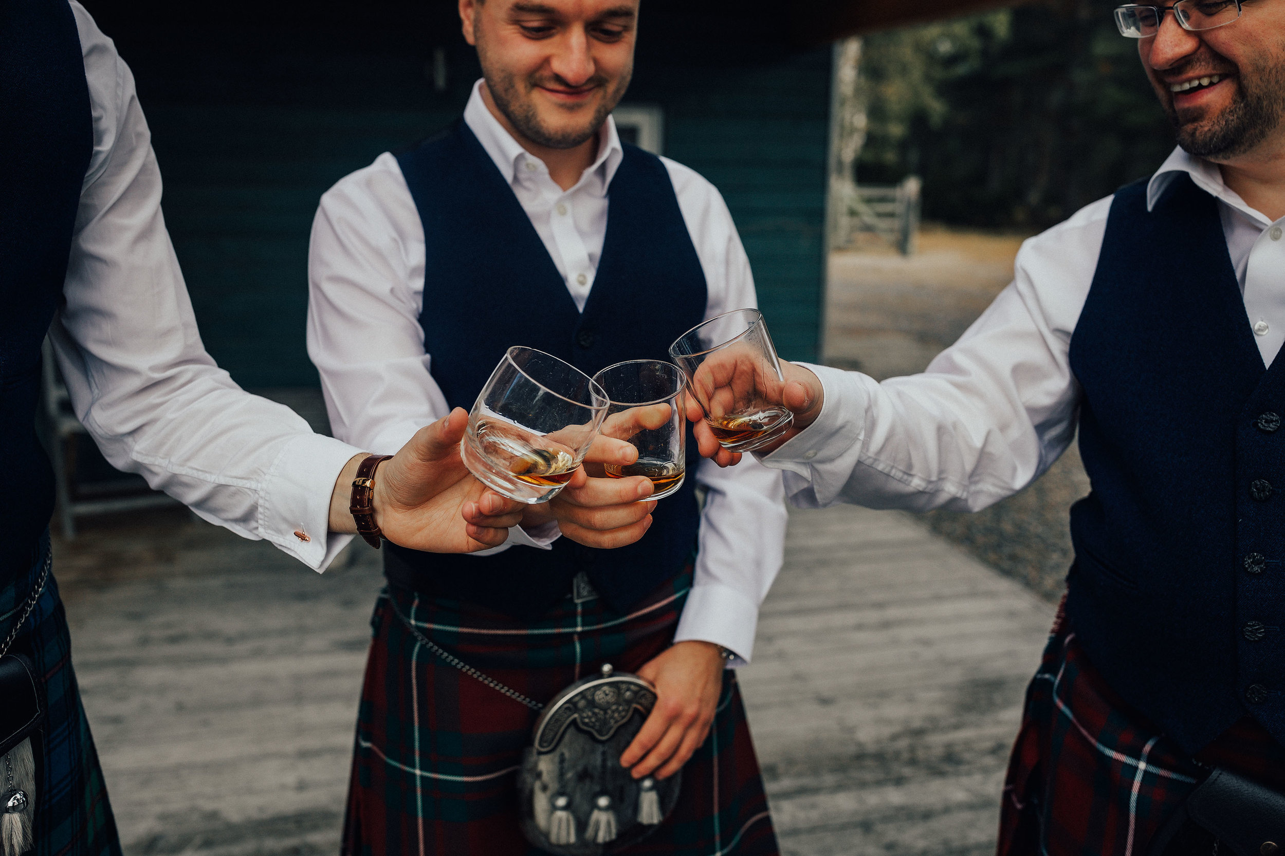 LOCH_GARTEN_DIY_WEDDING_PJ_PHILLIPS_PHOTOGRAPHY_47.jpg