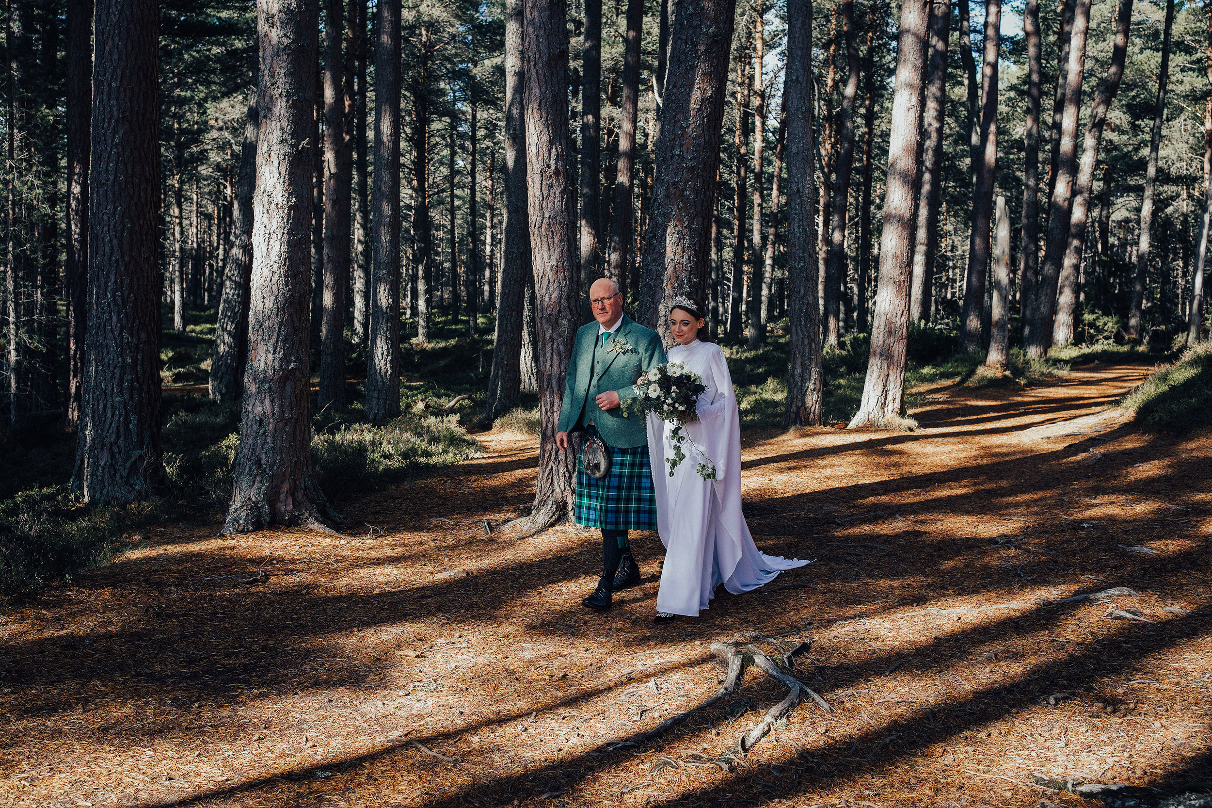 LOCH_GARTEN_DIY_WEDDING_PJ_PHILLIPS_PHOTOGRAPHY_81.jpg